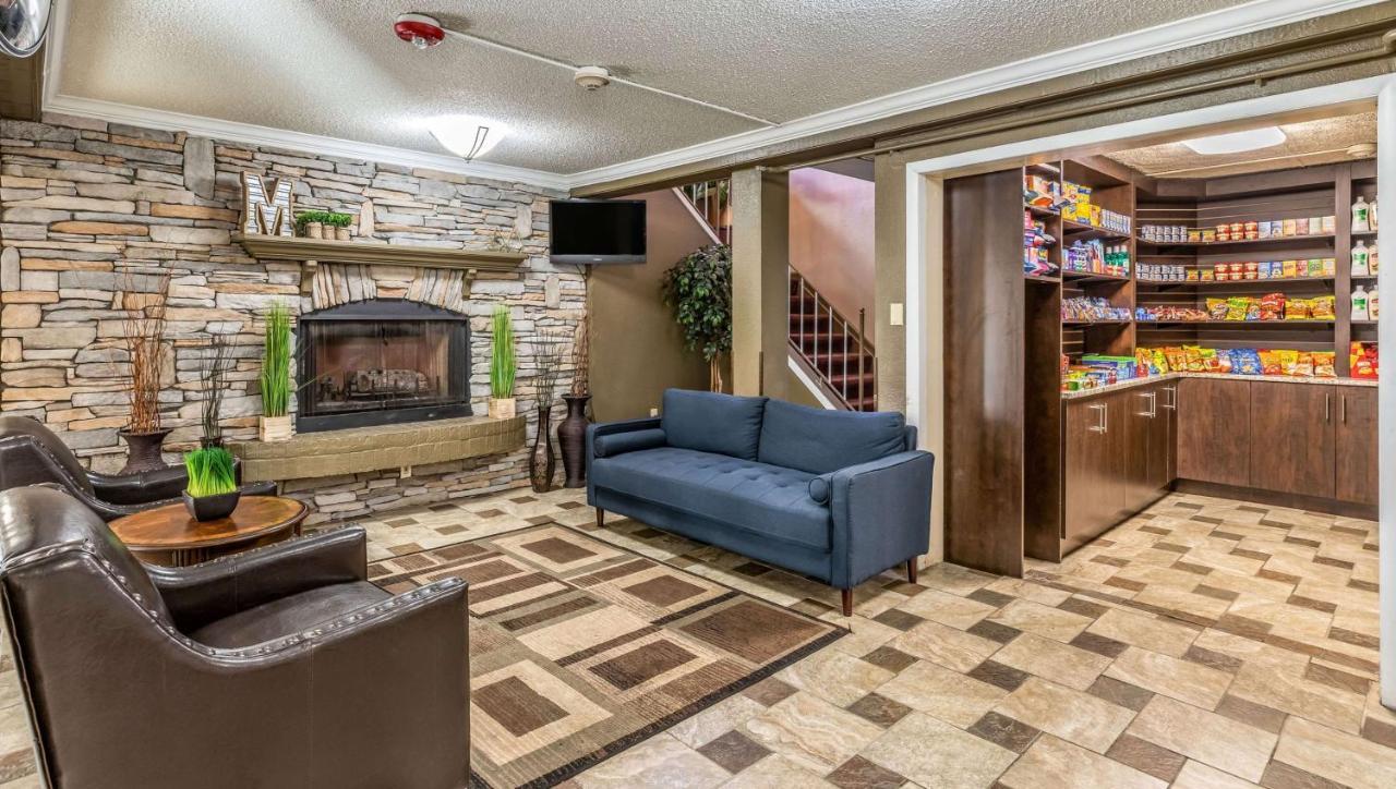 Magnuson Detroit Airport 2*
