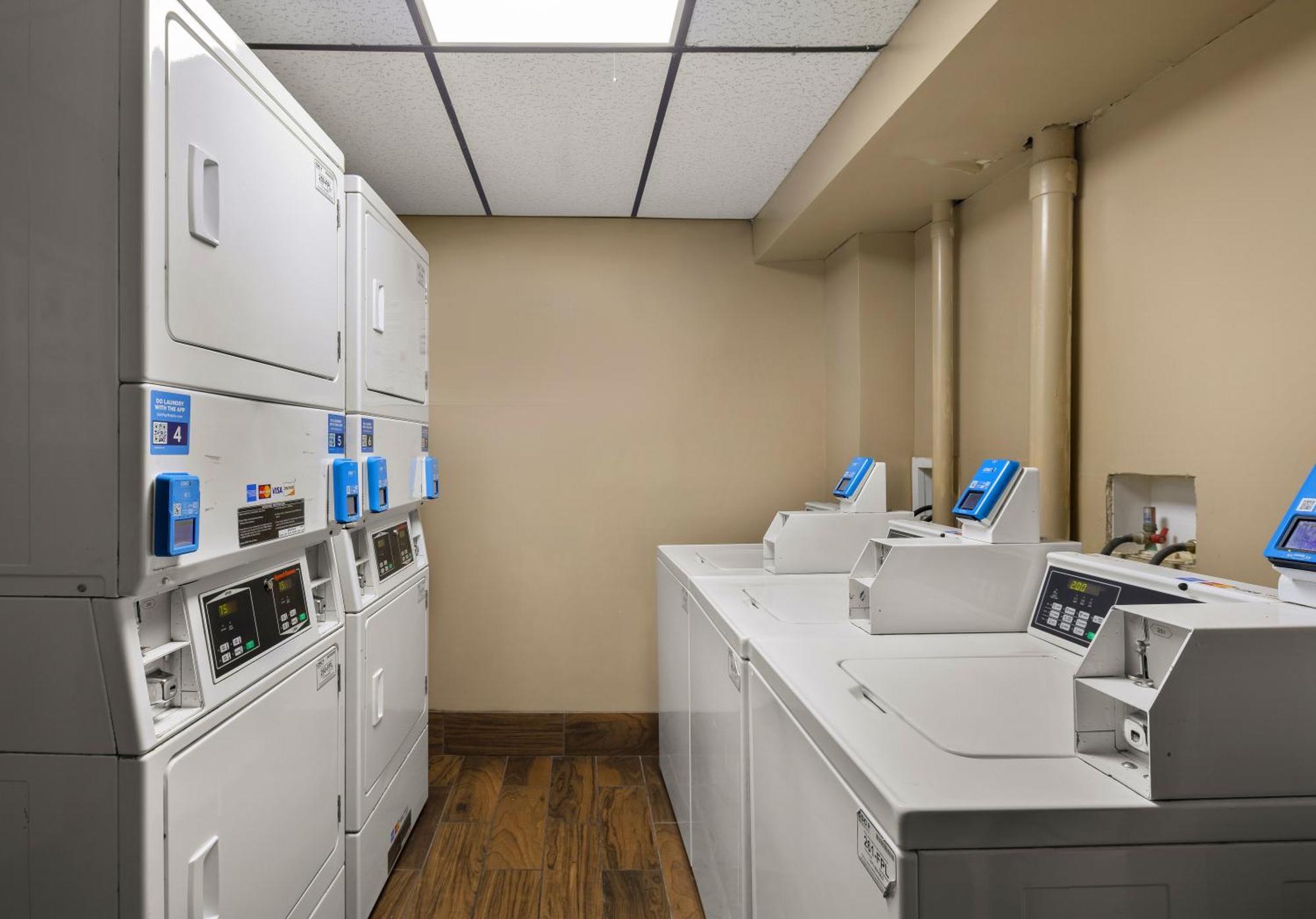 Magnuson Detroit Airport Hotel 2*