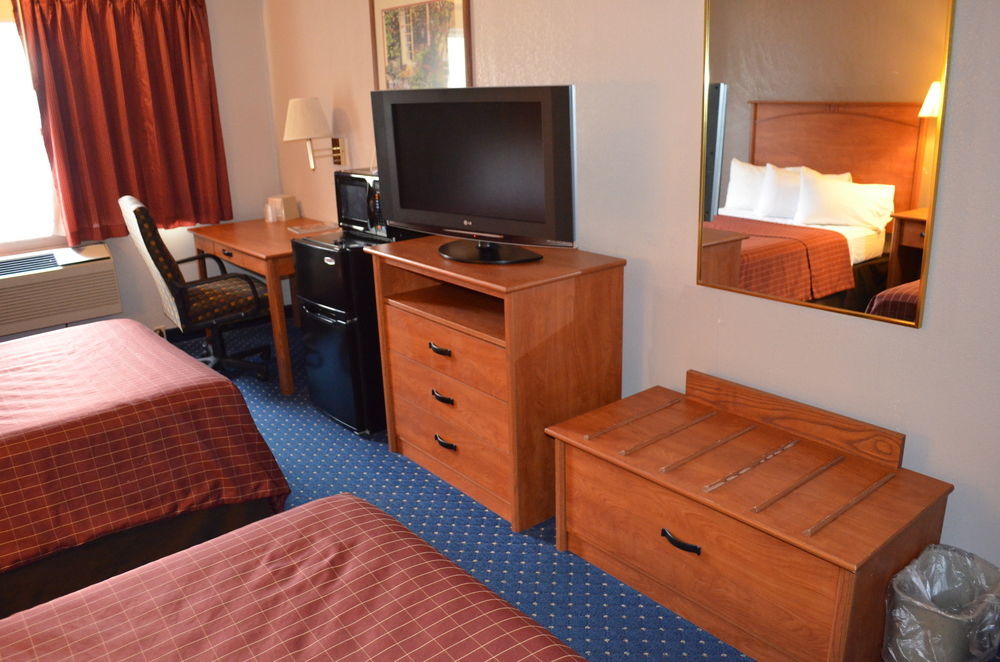 Hotel Magnuson Detroit Airport 2*